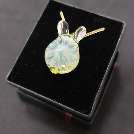 雪の華うさぎのペンダント‐682