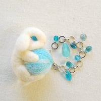[バッグチャーム] ウサギと毛糸玉 (氷)