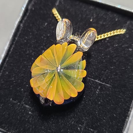 お花うさぎのペンダント-金木犀-830