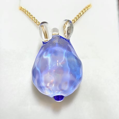 水面うさぎのペンダント(オパール入り)-
