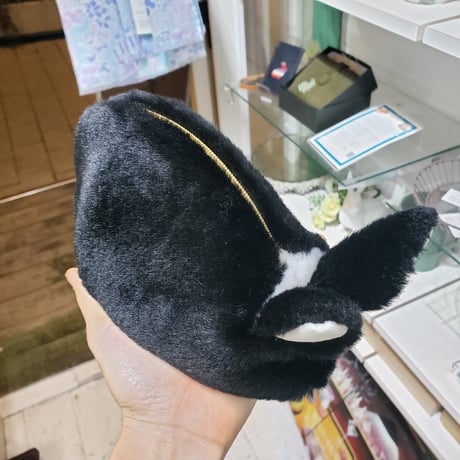 ふわふわのポーチさん ブラックシルバーマーチン