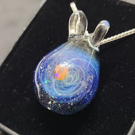 宇宙うさぎのペンダント-