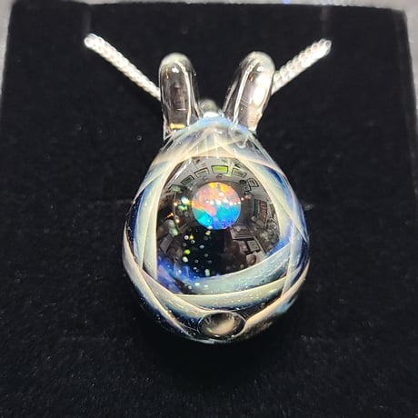 宇宙うさぎのペンダント-
