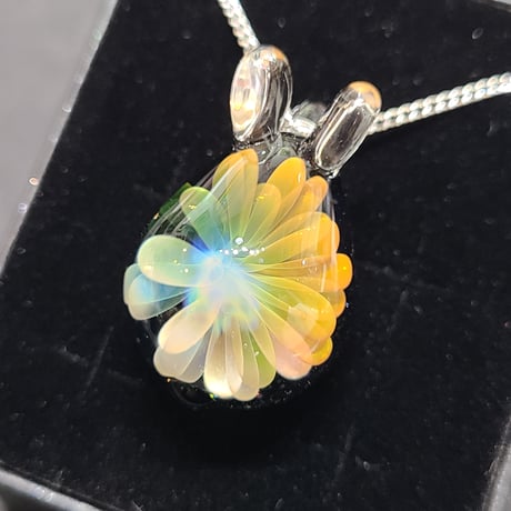 虹の花うさぎのペンダント-
