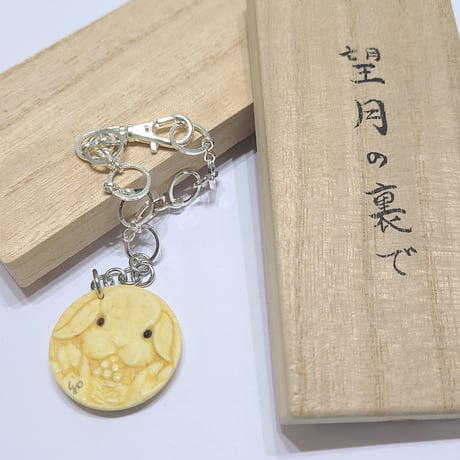 バッグチャーム「望月の裏で」(ロップイヤー)