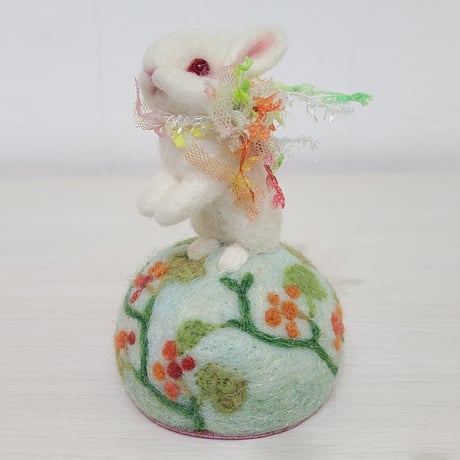[羊毛針刺し(ミニ)]  ウサギと山帰来