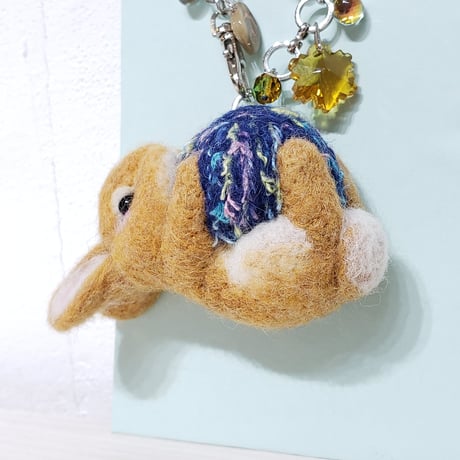 [バッグチャーム] ウサギと毛糸玉 (イルミネーション)