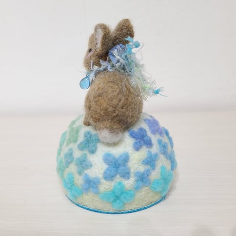 ［羊毛針刺し］ウサギと紫陽花