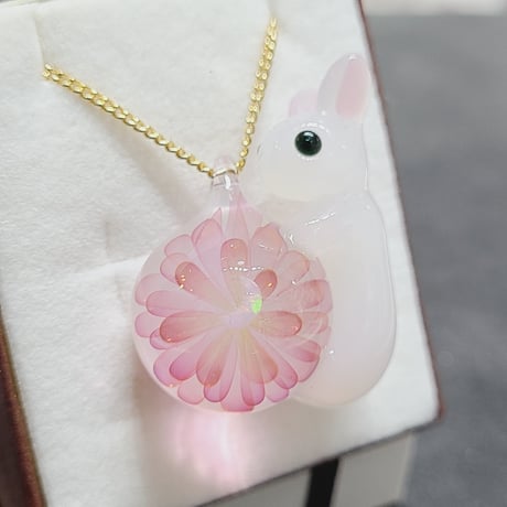 うさぎと桜のペンダント-732