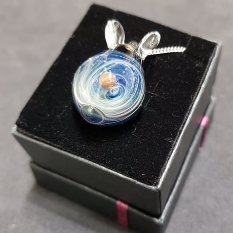 宇宙うさぎのペンダント‐564