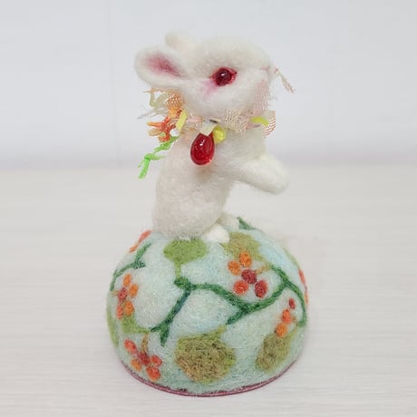 [羊毛針刺し(ミニ)]  ウサギと山帰来