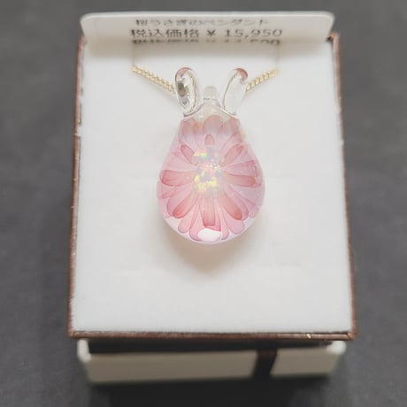 【春限定】桜うさぎのペンダント(ロップオパール入り)-