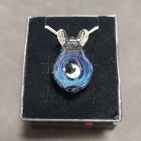 宇宙うさぎのペンダント‐786