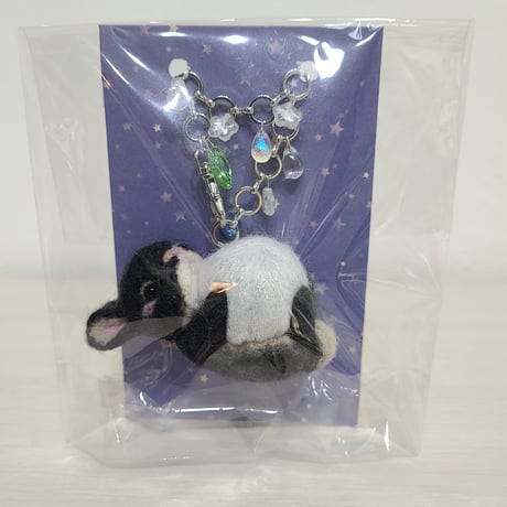 [バッグチャーム] ウサギと毛糸玉(二藍紫陽花)
