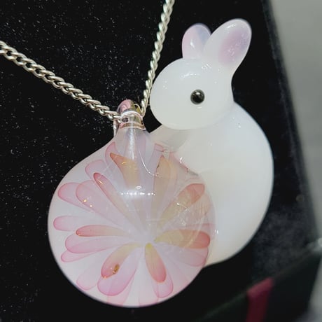 うさぎと桜のペンダント-733