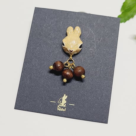●ふんばりうさぎ●ピアス  【立ち耳・フォーン】