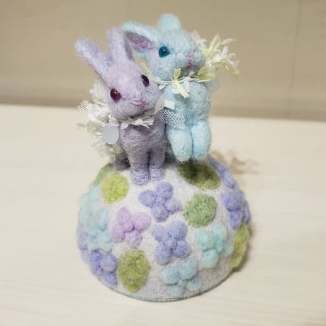 ［羊毛針刺し］ウサギと砂糖菓子紫陽花