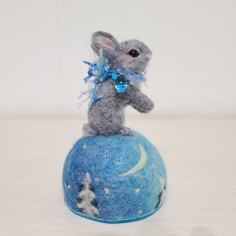 羊毛針刺し(ミニ)] ウサギ(三日月) | rabbica ONLINE STORE