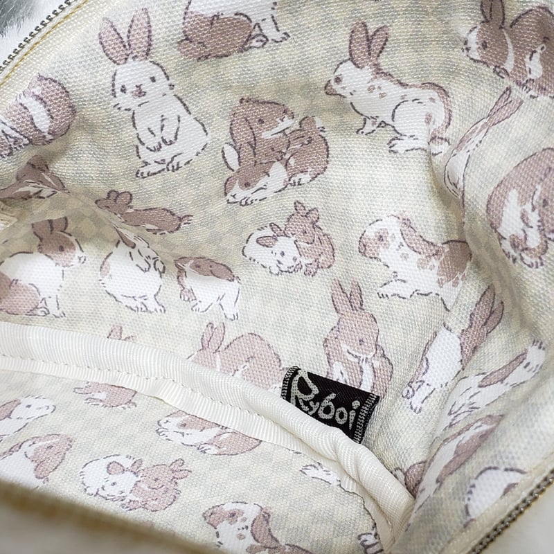 ふわふわのポーチさん ヒマラヤンうすブルー | rabbica ONLINE STORE