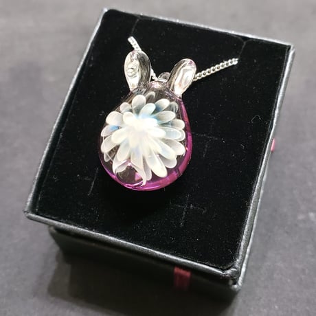 雪の華うさぎのペンダント‐640