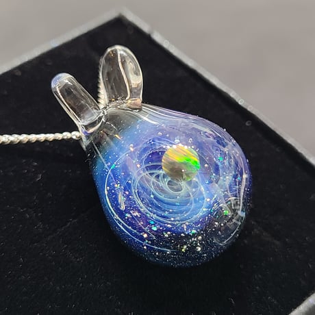 宇宙うさぎのペンダント-