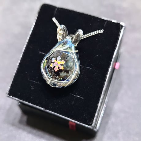 うさぎのペンダント(格子模様/雪の結晶オパール入り)-915