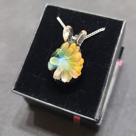虹の花うさぎのペンダント-