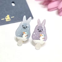 おすわりクッキーラビッツ(雪こんこ)（ピアス/イヤリング）