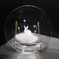 ガラス小皿【雪のうさぎたち 座り姿】