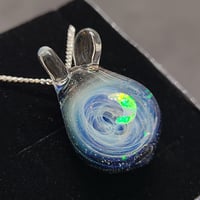 宇宙うさぎのペンダント（三日月オパール入り）
