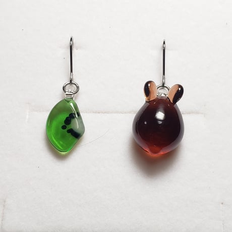 キウイとミニうさぎのピアス（イヤリング変更可）