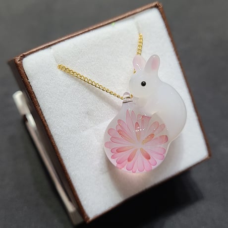 うさぎと桜のペンダント-734