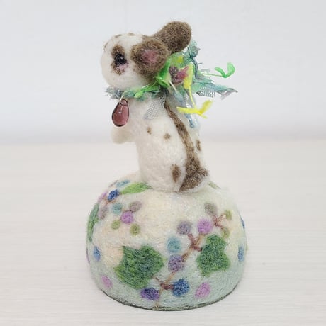 [羊毛針刺し(ミニ)]  ウサギと野葡萄