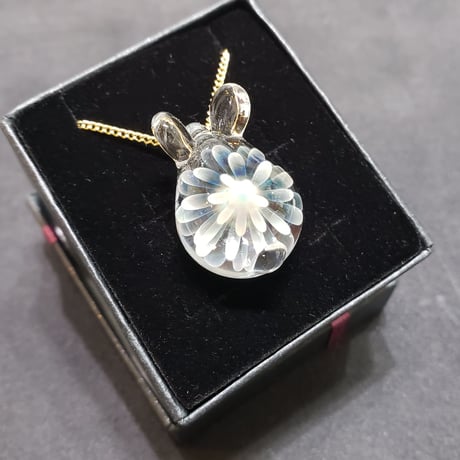 雪の華うさぎのペンダント‐ 641