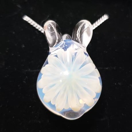 雪の華うさぎのペンダント‐683