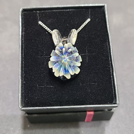 雪の華うさぎのペンダント-873
