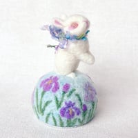 [羊毛針刺し(ミニ)]  ウサギ(花菖蒲)