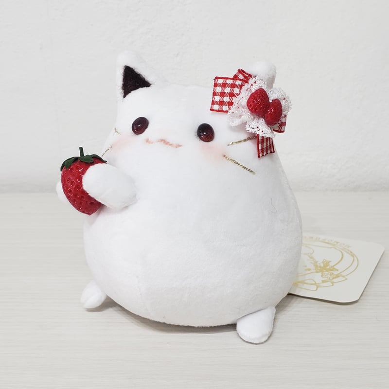 いちご猫ぬいぐるみ新品３３センチ いちご猫ぬいぐるみ新品33センチ いちごねこもっちー