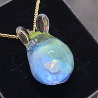 水面うさぎのペンダント(オパール入り)-
