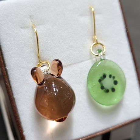 キウイとミニうさぎのピアス（イヤリング変更可)-822