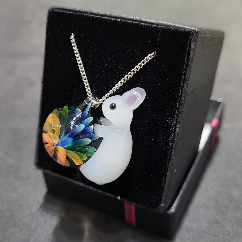 うさぎと虹の花のペンダント- | rabbica ONLINE STORE