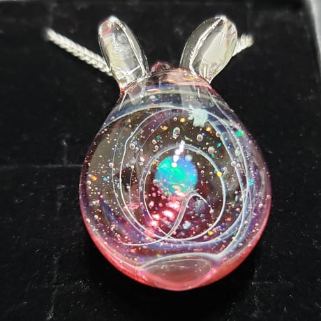 宇宙うさぎのペンダント‐579