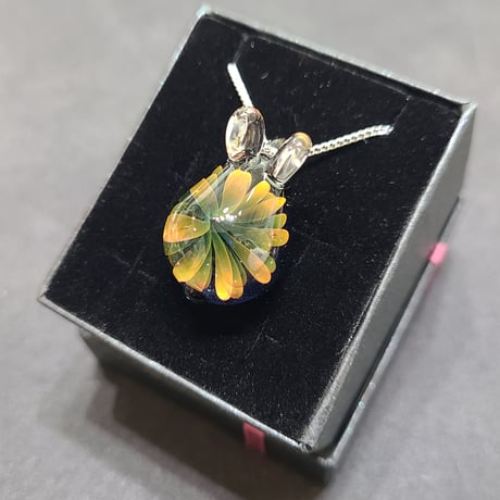 お花うさぎのペンダント-金木犀-