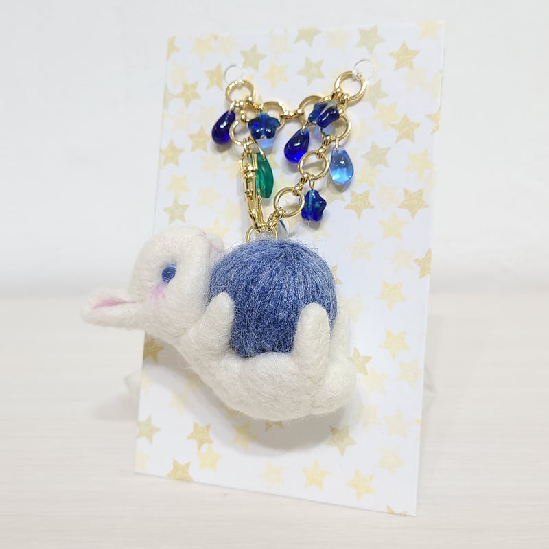 バッグチャーム] ウサギと毛糸玉(藍星紫陽花) | rabbica ONLINE STORE