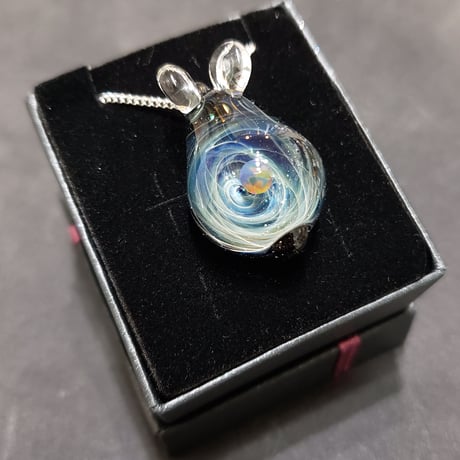 宇宙うさぎのペンダント‐709