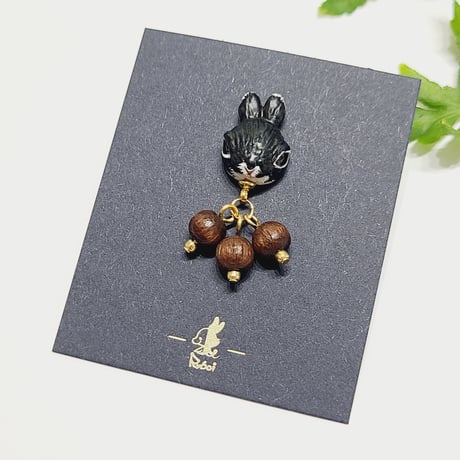 ●ふんばりうさぎ●ピアス  【立ち耳・ブラックシルバーマーチン】