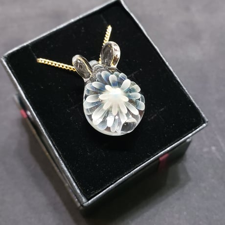 雪の華うさぎのペンダント‐ 641