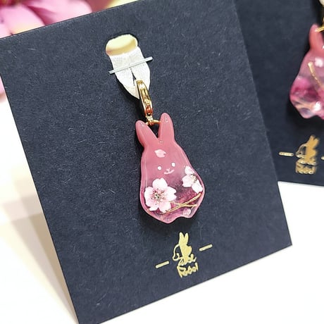 おすわりクッキーラビッツ（ファスナーチャーム） 桜2025