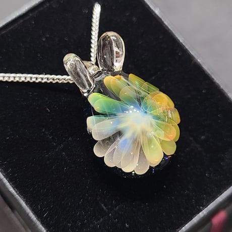 虹の花うさぎのペンダント-