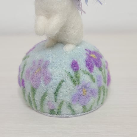 [羊毛針刺し(ミニ)]  ウサギ(花菖蒲)